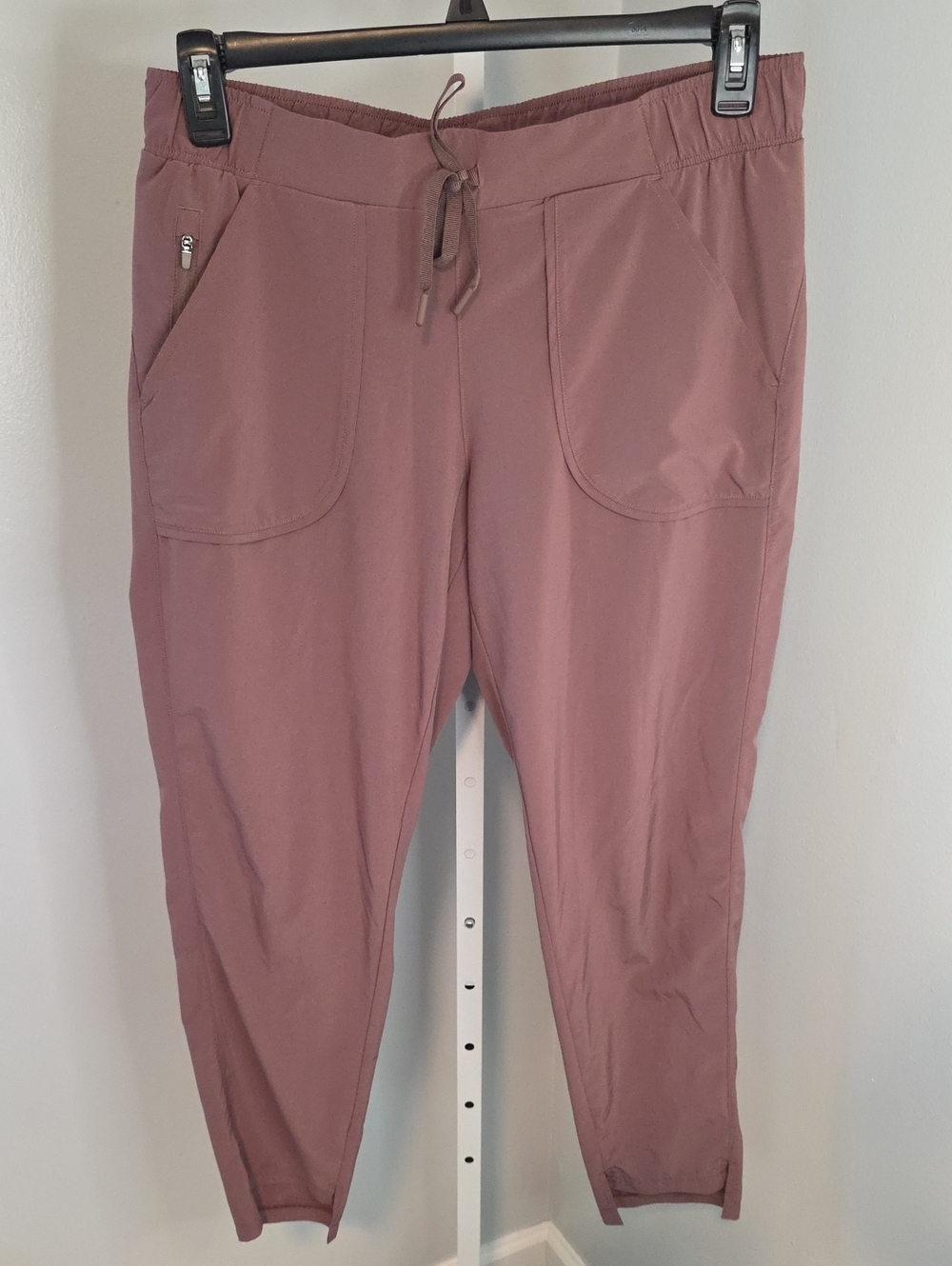 All In Motion Slip-on Athleisure Capris / Medium